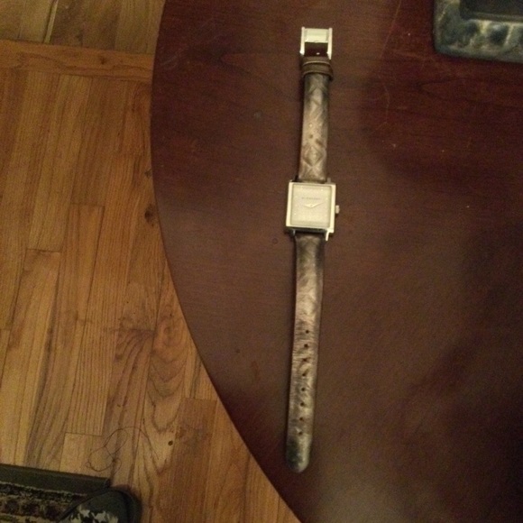 Elegant “BURBERRY” Silver Watch with Leather Band - Picture 1 of 3